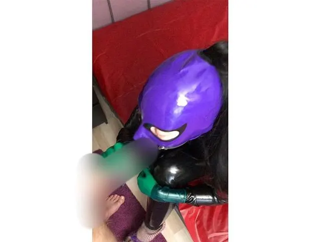 Deine Latex Schlampe ist eine gute Stiefmama