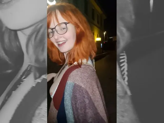 Mitten auf der Straße einfach die Titten ausgepackt - Weil ich´s kann!
