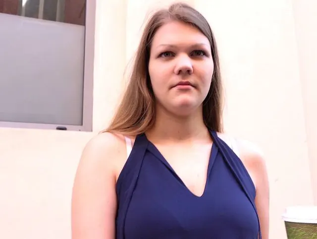 GERMAN SCOUT - Junger Studentin Amanda in den Arsch gefickt bei Straßen Casting