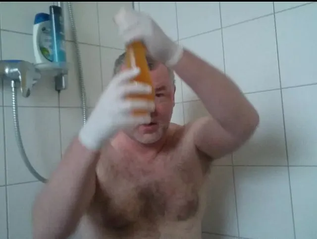 Die Kondom Pisse Dusche ** NS Spaß **