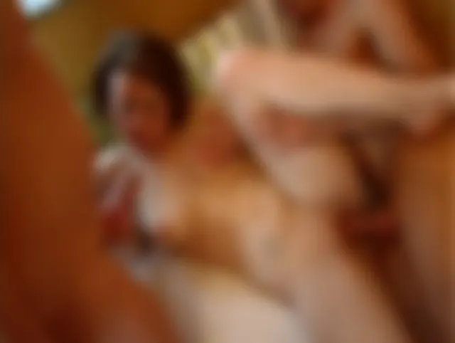 2 Schwänze für ein geiles Mädchen