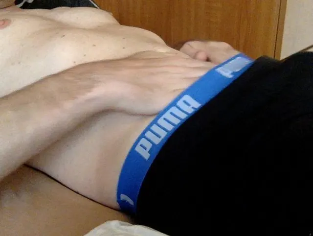 Sonntag Morgen allein im Bett...
