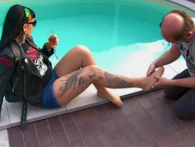 Luxury Legs - Fußverehrung am Pool