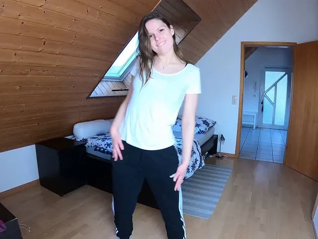 ICH STRIPPE ZUM ERSTEN MAL VOR DER KAMERA