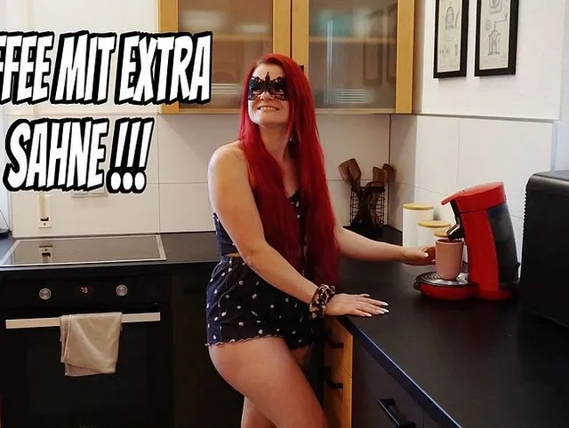 Kaffee am Morgen... Mitbewohner fickt mich mit XXL Schwanz und spritz mir extra Sahne ins Gesicht!!!