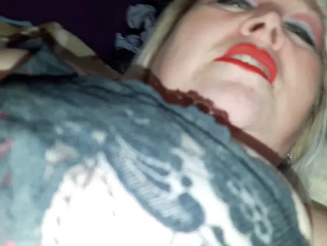 Squirt weil er mein Dildo lutscht