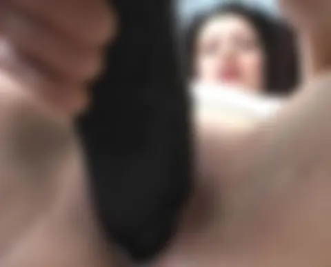 MONSTERSCHWANZ durchbohrt zarte MILF-Möse!