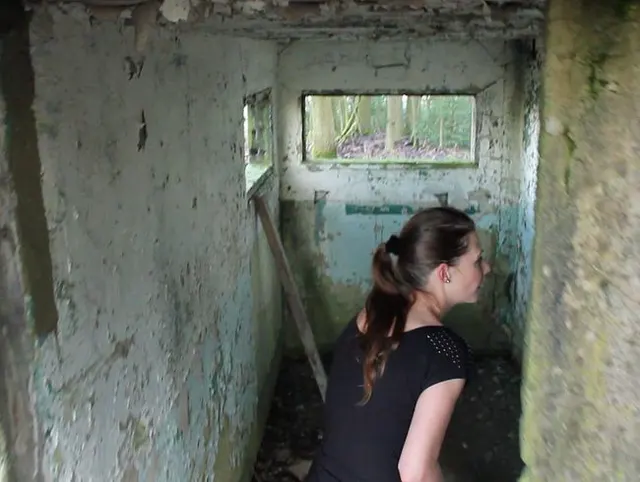 Achtung, Bunker! Achtung, Pisse!