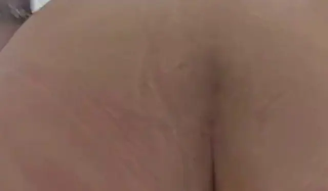 Ich bin nackt und bereit… willst du sehen, wie ich mich selbst zum Wahnsinn treibe