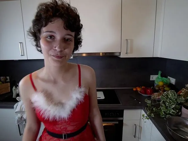 SKANDAL! SAUEREI in der Weihnachtsbäckerei! Psst!! Jule lernt drüben