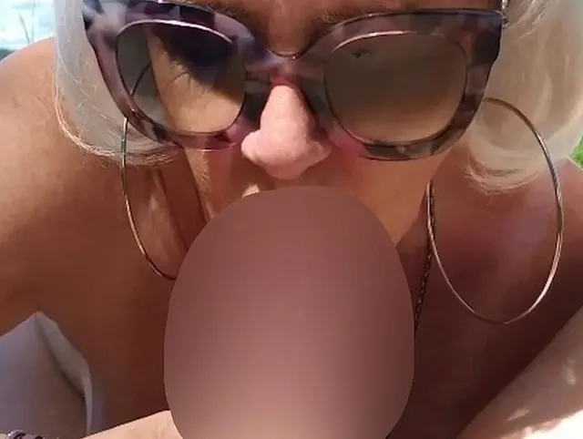 geiles sau muss den harten schwanz lutschen.. ..