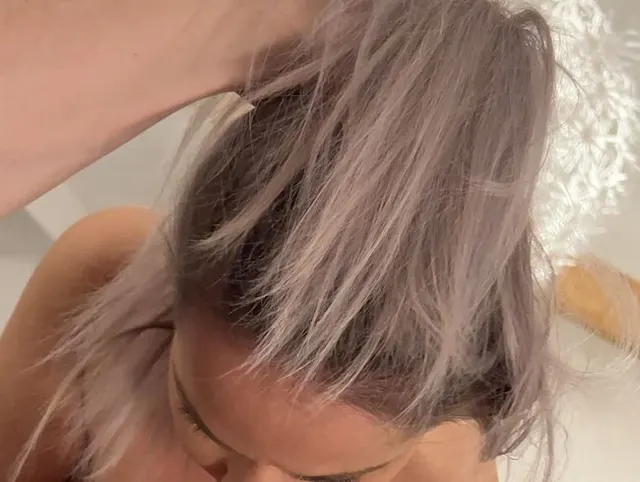 Geiler Blowjob bis er dann ne fette Ladung in meinen Mund spritzt