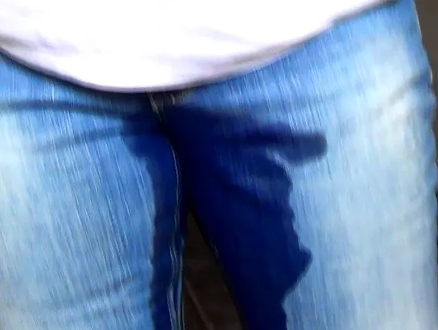 PISS IN DIE JEANS !!!