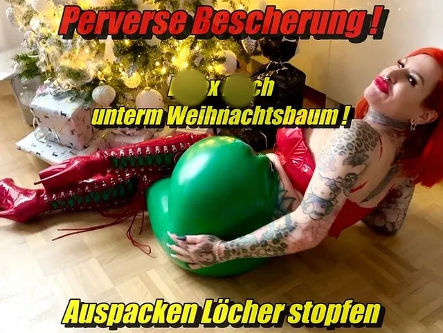 Perverse Bescherung ! Latex bitch unterm Weihnachtsbaum ! Auspacken Löcher stopfen