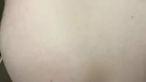 Von hinten auf dem Werkstatt WC gefickt