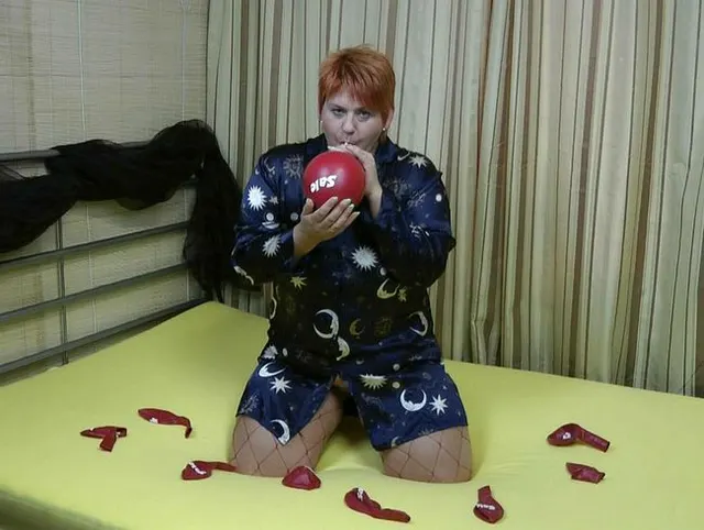 Nackte Ballonspiele
