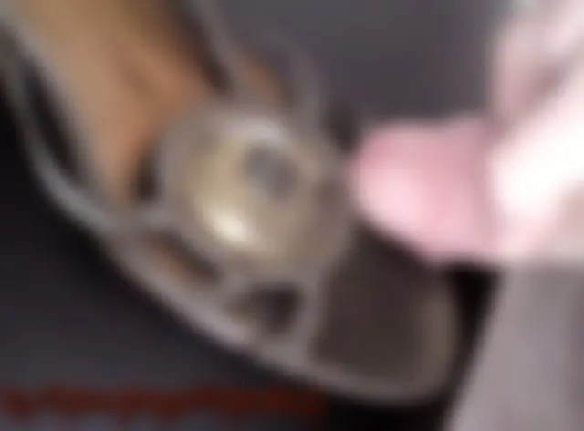 Pantoletten ficken (Schuhfetisch)