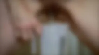 Frische Morgenpisse abgefüllt