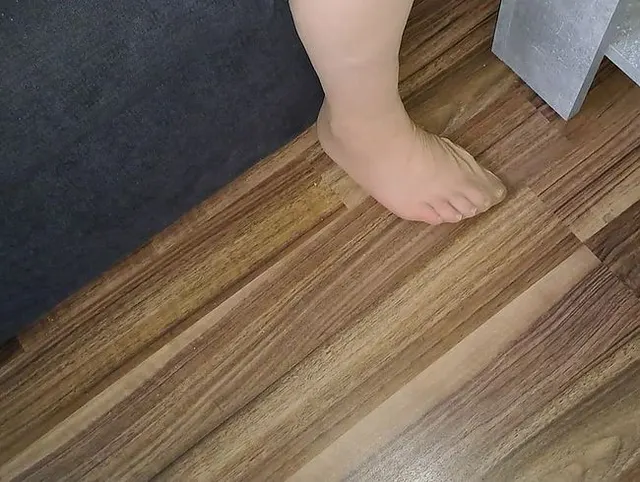 Nylonwalk - Füsse in Strumpfhose