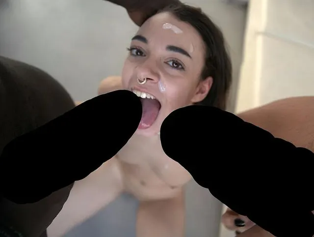 SLUT TEEN SUCKS TWO BIG COCKS (BLOWJOB)
