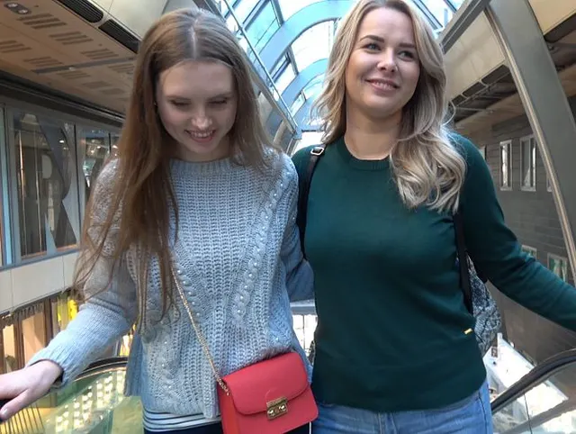 Wenn zwei Frauen sich küssen in der Öffentlichkeit!