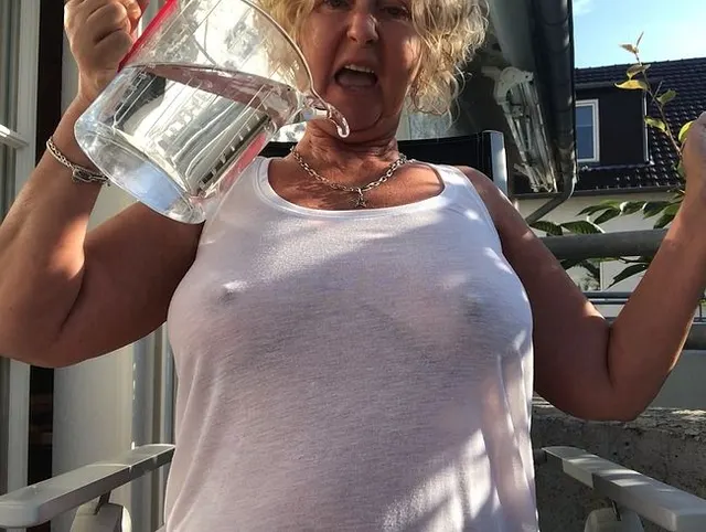 Wet T-Shirt auf meinem Balkon! Meinen Nachbarn hat es gefallen!