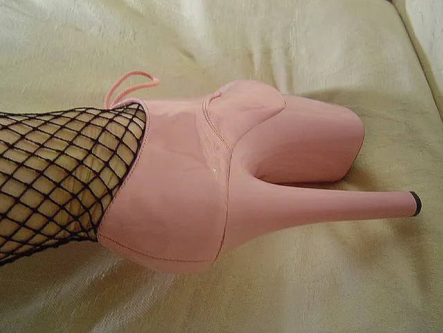 Wichse mir auf meine rosa Heels