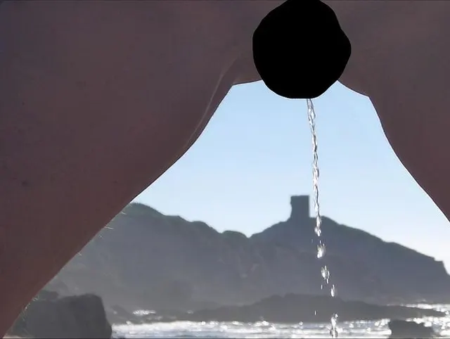 Pissen am geilen Strand
