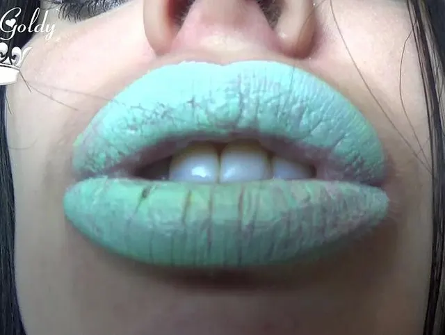 Bezaubernder blauer Lippenstift