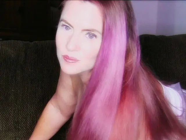 Sexy MILF Nikki fickt männliche Torso-Sexpuppe (2021)