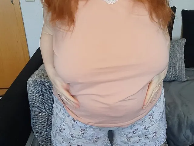 Ich trage keinen BH unter meinem Pyjama