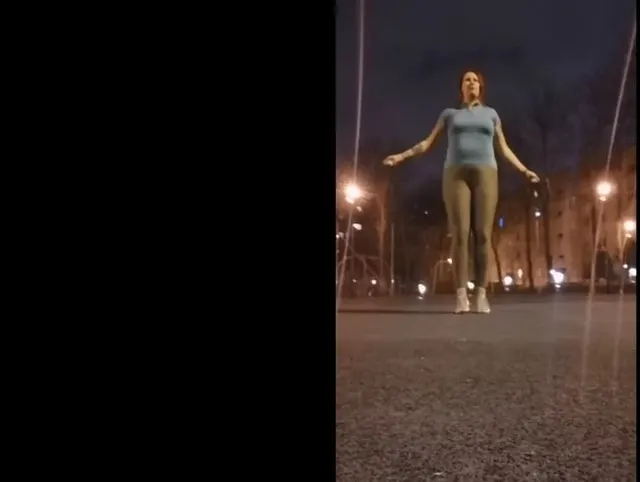 Übungen: Tabata, Wall Sit, Plank, Seilspringen und Hula-Hoop