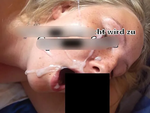 Teenyorgasmusgesicht wird zu Spermaface