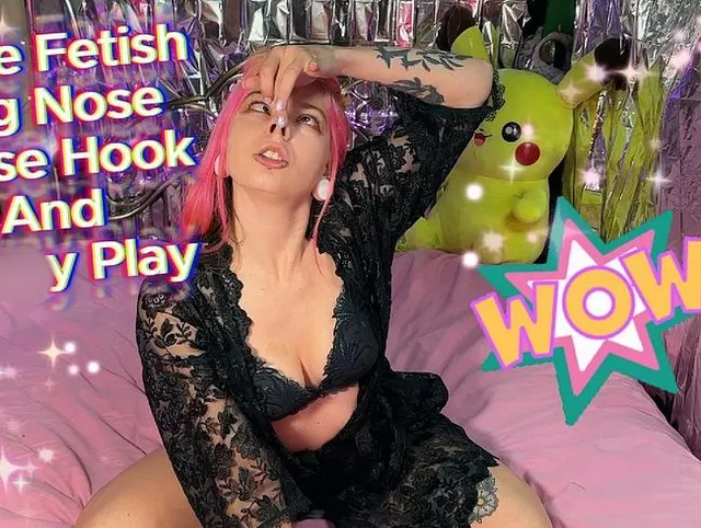 Rosa Haare Kinky Alt Girl Schweinenase und Nasenhaken