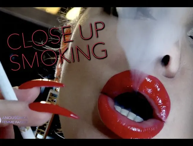 GLOSE UP SMOKING