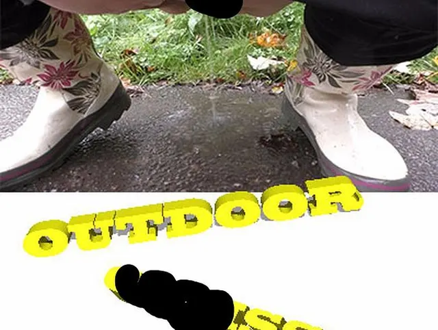 Outdoor gepisst mit Gummistiefeln