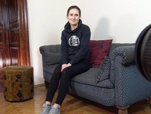 junge Studentin Lara abgeschleppt und AO gefickt