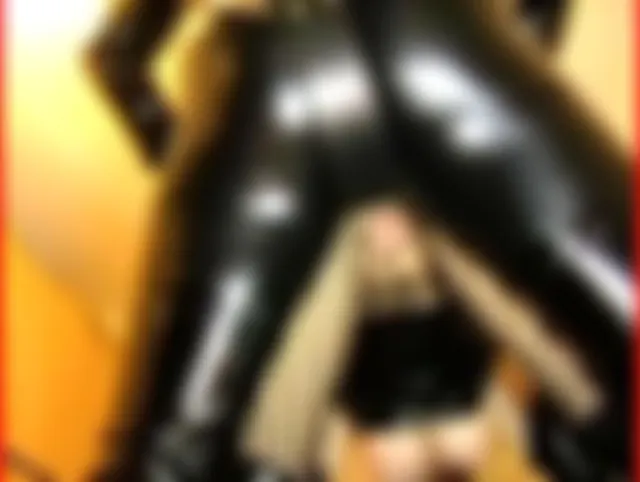 Strapon Fick durch Latex Herrin