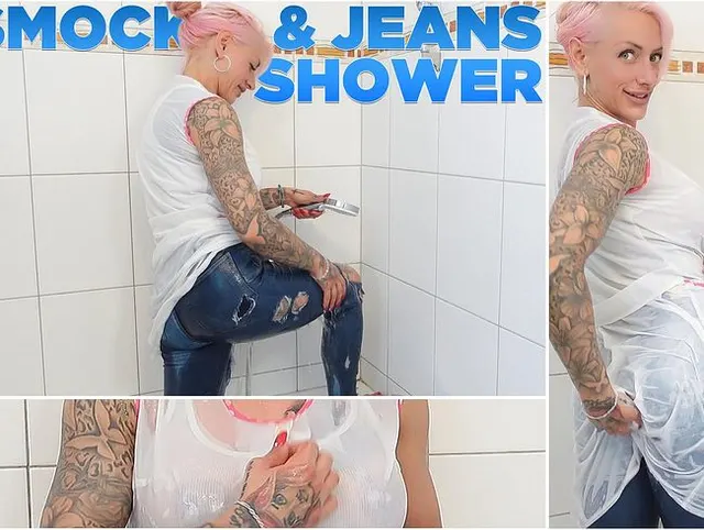 Smock & Blue Jeans Wetlook Shower I Wetlook Kittel Dusche in Jeans, weißem Top und Dederonkittel
