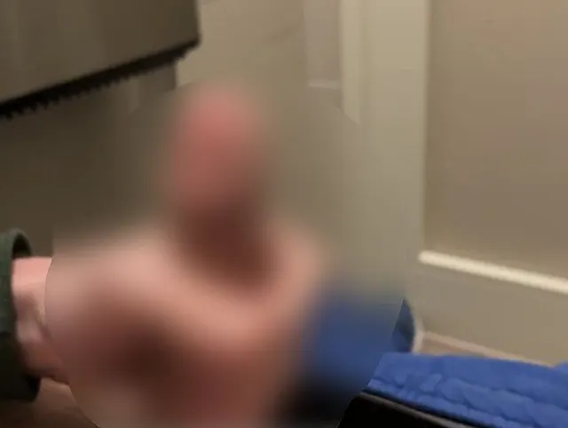 Kurz auf dem WC abgewixt und gespritzt;)