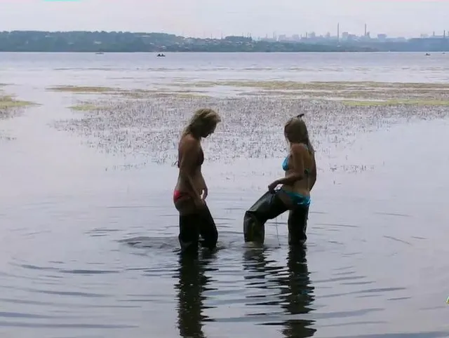 Mit Christina in Waders und Glanzbikinis