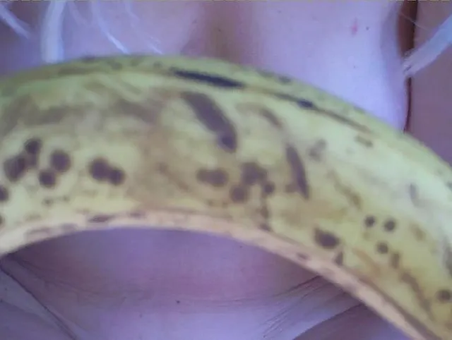 Die Banane muss in meine Fotze