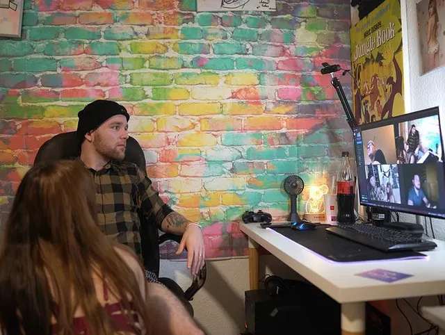 Mein ERSTER VOYEUR Fick - Männerrunde gecrasht !!