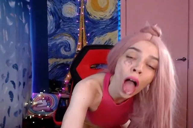 Dildo reiten und meine Muschi ficken in privater Sitzung bei Live-Show