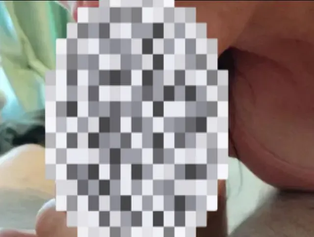 Freche reife Stiefmutter schlampiger Blowjob mit Sperma im Mund