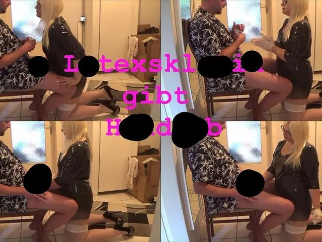 Latexsklavin gibt Handjob