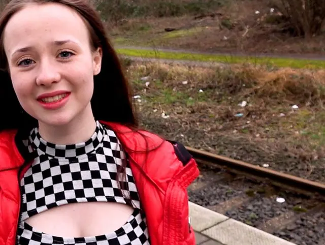ENDSTATION BAHNHOF - Teen Outdoor, ohne Kondom, Sperma ins Maul