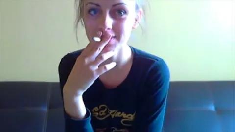 Erniedrigung per Webcam bei Raucherpause