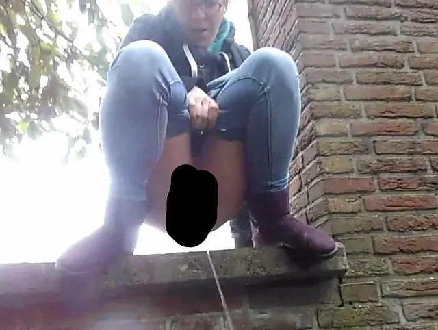 Pissen von der Mauer