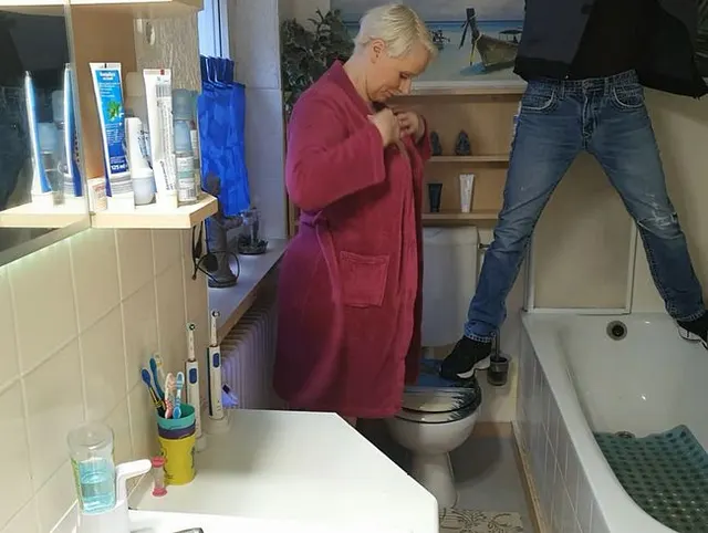 Den Hausmeister gerufen und abgeblasen